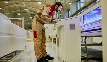 Czujniki optyczne - ich zastosowanie i wpływ na efektywność w sektorze przemysłowym