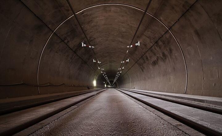 Tunel kolejowy  / autor: Pixabay