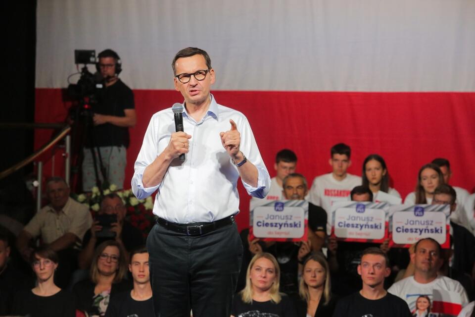 Premier Mateusz Morawiecki podczas spotkania z sympatykami Prawa i Sprawiedliwości w Ełku. / autor: PAP/Tomasz Waszczuk