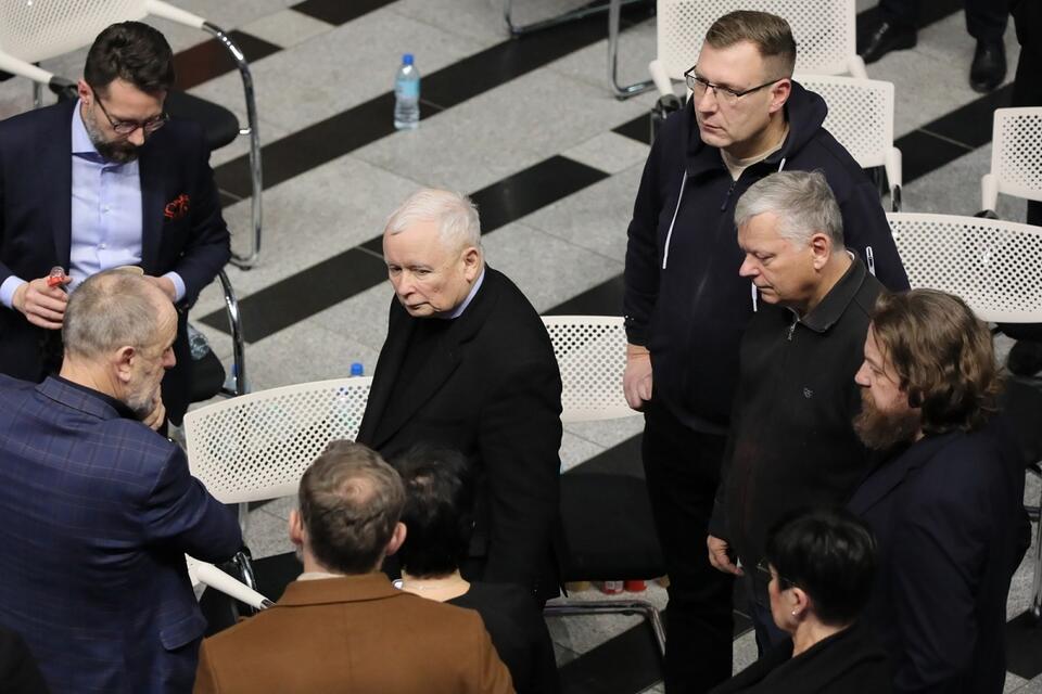 Prezes PiS Jarosław Kaczyński w siedzibie TVP / autor: PAP/Paweł Supernak