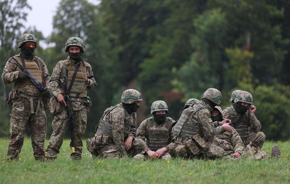 Ukraińscy żołnierze podczas ćwiczeń w Wielkiej Brytanii / autor: PAP/EPA/NEIL HALL