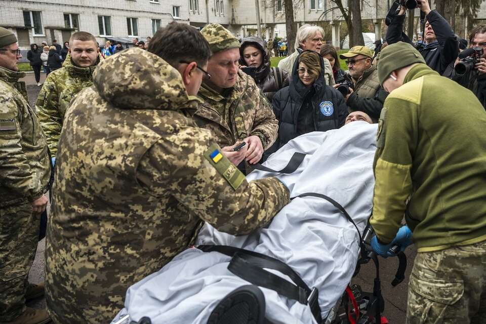 Wymiana jeńców wojennych pomiędzy Rosją i Ukrainą. / autor: PAP/Vladyslav Musiienko