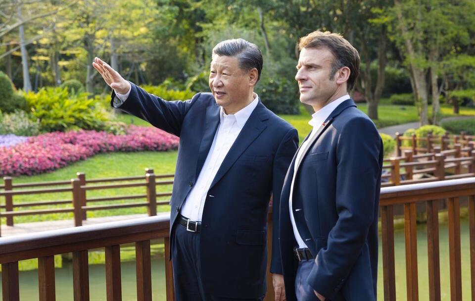 Xi Jinping, Emmanuel Macron / autor: PAP/EPA/XINHUA / Huang Jingwen