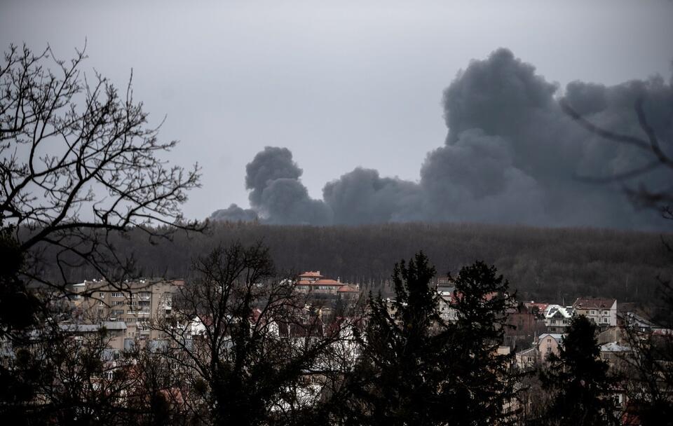 Kolejny atak rakietowy na Lwów! Trwa gaszenie pożarów