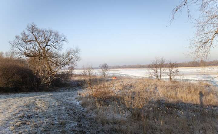 Wisła pokryta lodem. ZDJĘCIE ARCHIWALNE Z 2016 R. / autor: Fratria / JS
