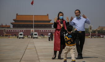 Pekin obniża poziom alertu, łagodzi kwarantannę
