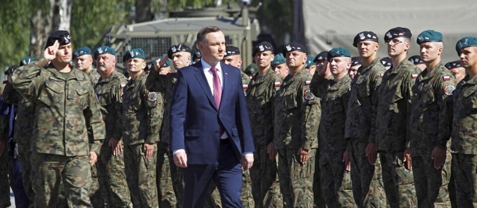 Prezydent Andrzej Duda z polskimi żołnierzami na Łotwie / autor: PAP/EPA/Toms Kalnins