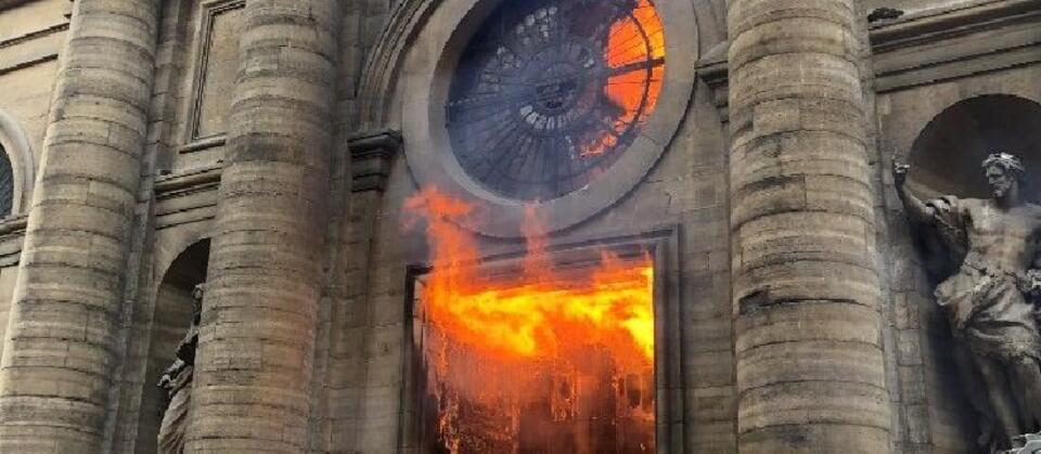Pożar kościoła Saint-Sulpice / autor: Youtube