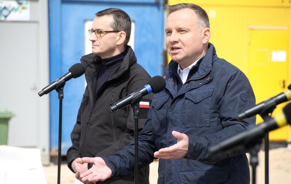 Mateusz Morawiecki (L) i Andrzej Duda (P) / autor: Fratria