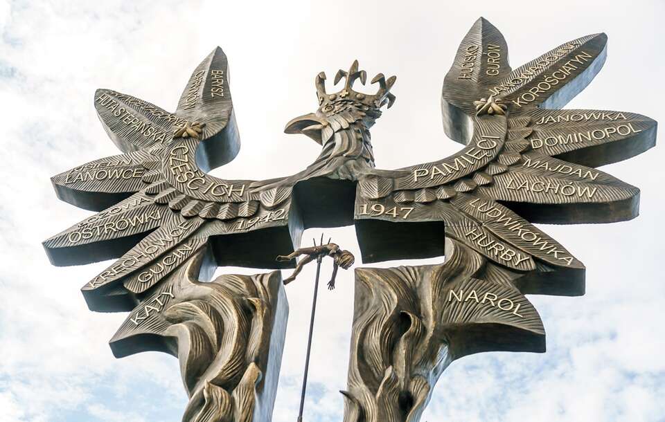 Pomnik ofiar rzezi wołyńskiej / autor: Fratria