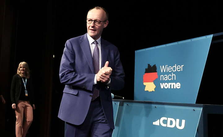 Kandydat na kanclerza  z ramienia CDU/CSU Friedrich Merz na spotkaniu wyborczym / autor: PAP/ EPA/RONALD WITTEK