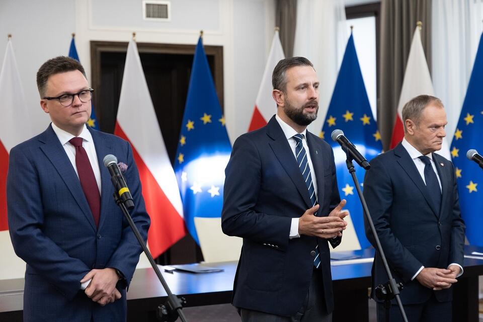 Liderzy Trzeciej Drogi - Szymon Hołownia (Polska 2050), Władysław Kosiniak-Kamysz (PSL) oraz lider PO Donald Tusk / autor: Fratria