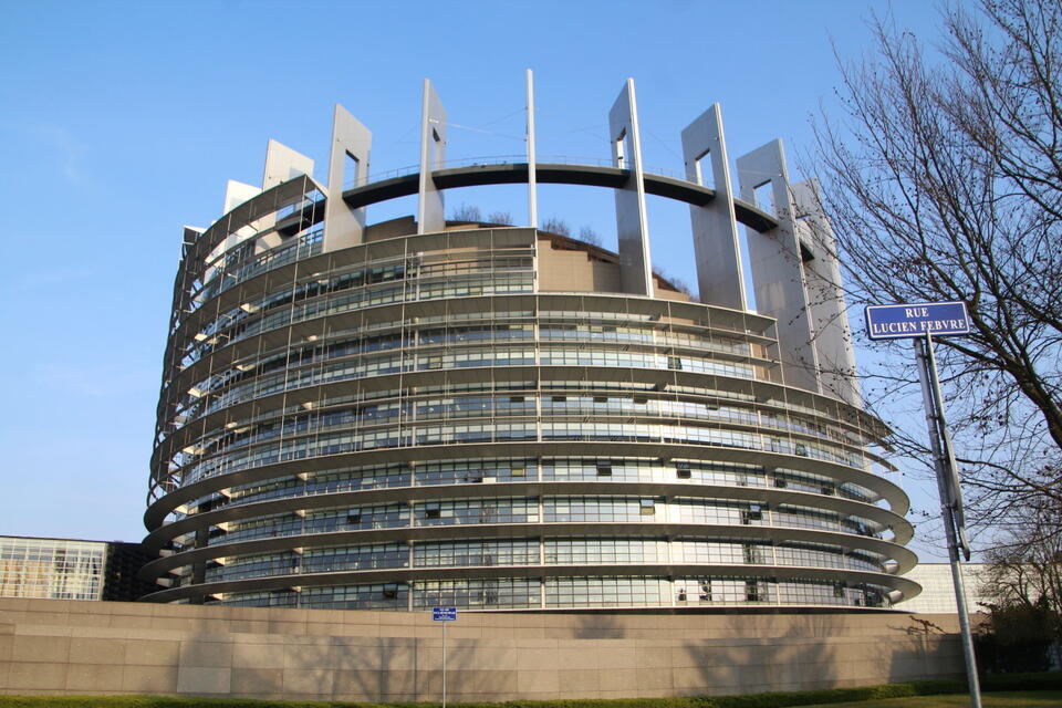 Gmach Parlamentu Europejskiego w Strasburgu / autor: fratria 