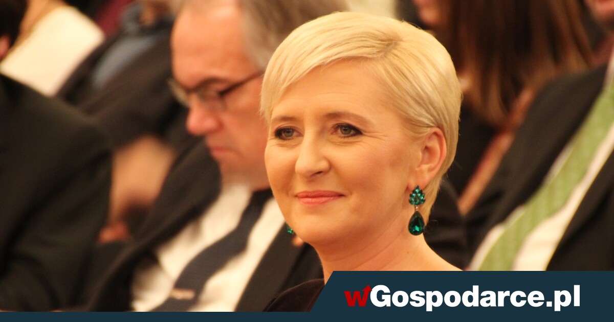 Żona b. prezydenta znalazła pracę w finansach? Jest dementi