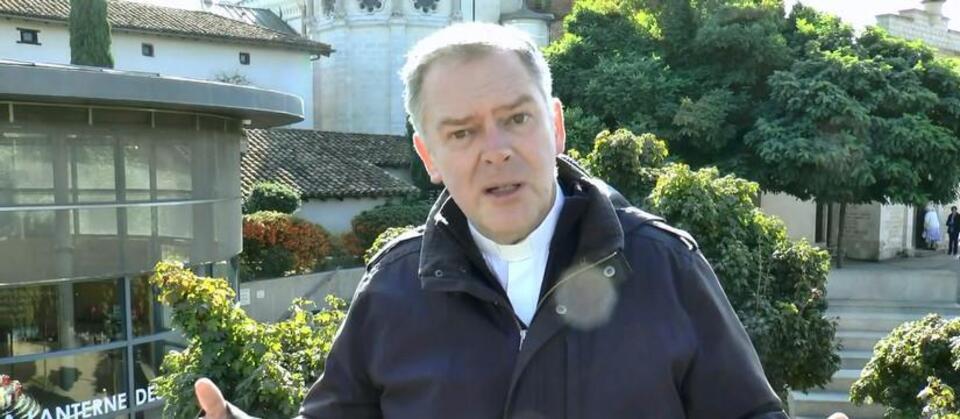 Ks. Patrice Chocholski / autor: youtube.com