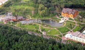 Tak mieszkał Janukowycz - złoty sedes, okręt w ogródku, antyczna kolumnada