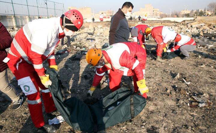 Władze Iranu zamierzają w sobotę przedstawić powody katastrofy samolotu ukraińskich linii lotniczych / autor: PAP/EPA/ABEDIN TAHERKENAREH