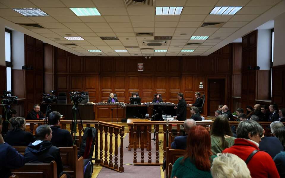 Odczytano akt oskarżenia ws. ks. Olszewskiego i b. urzędniczek