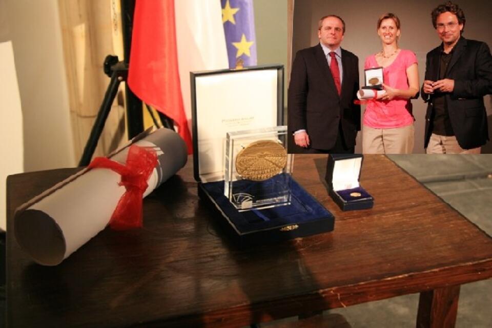 Z prawej - Dariusz Karłowicz, prezes Fundacji św. Mikołaja