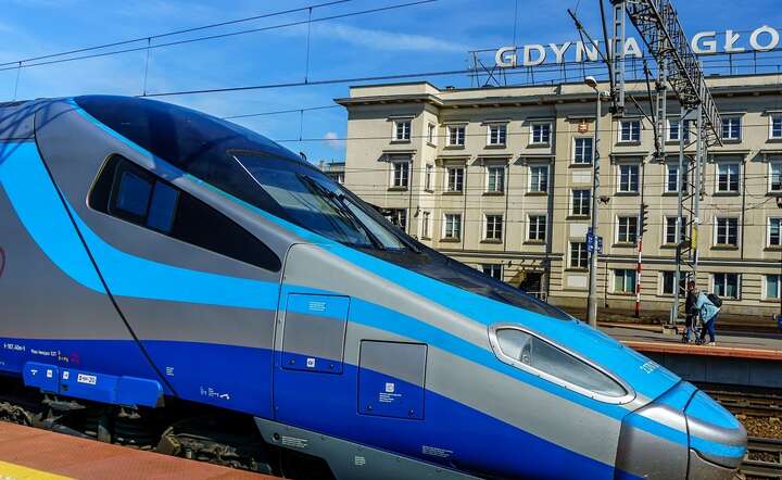 Pociąg Pendolino w barwach PKP Intercity na stacji w Gdyni / autor: Fratria / AS