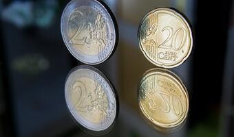 Na euro-złotym walka o siłę polskiej waluty