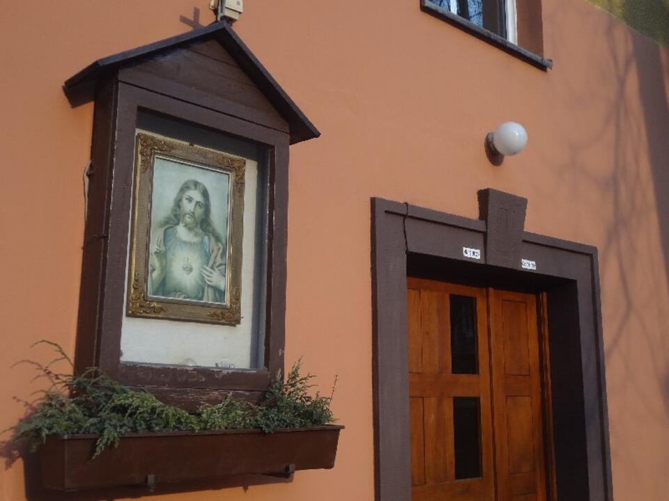 Obraz Chrytusa w jednym z podwórek na warszawskim Mokotowie, Fot. wPolityce.pl