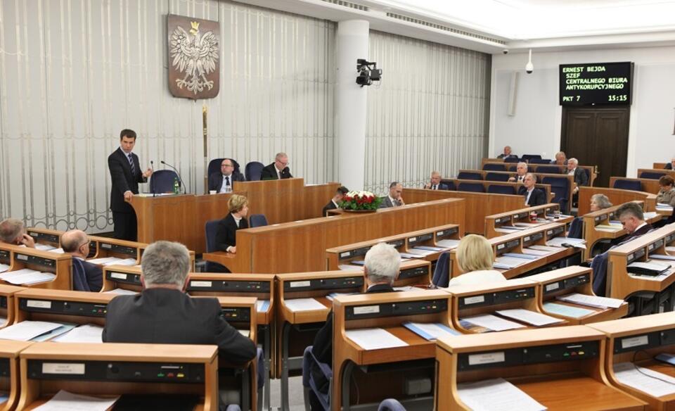 Senat / autor: Fratria