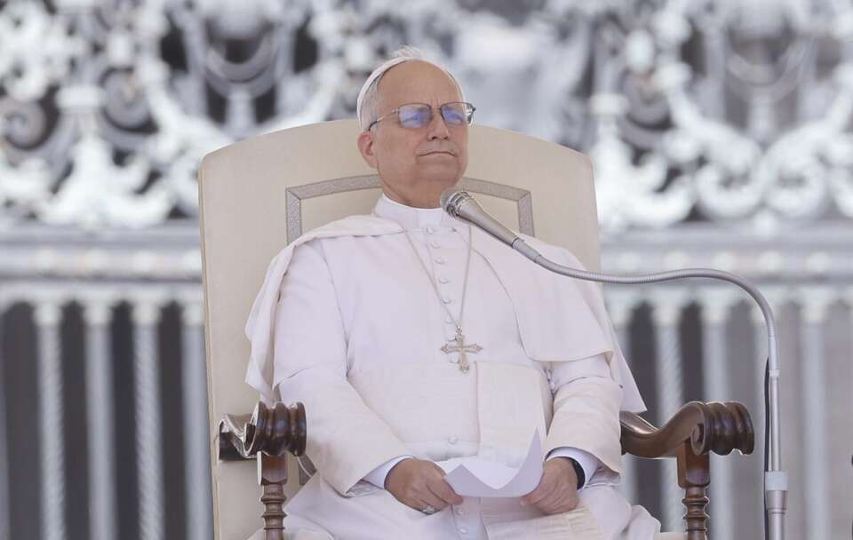 Papież Leon XIV / autor: PAP/EPA/FABIO FRUSTACI