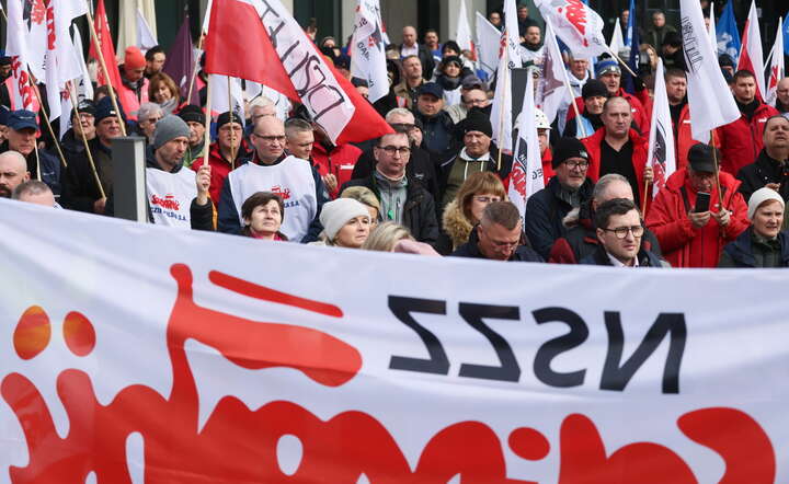 Manifestacja pocztowej „Solidarności” przed siedzibą Poczty Polskiej w Warszawie / autor: PAP/Leszek Szymański