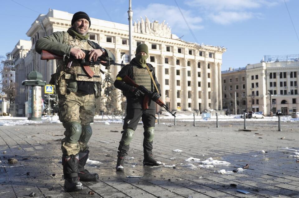 Żołnierze ukraińskich wojsk Obrony Terytorialnej w Kijowie / autor: EPA/PAP