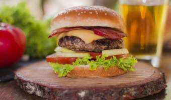 Zamienniki mięsa obniżają poziom cholesterolu? Nowe wyniki badań