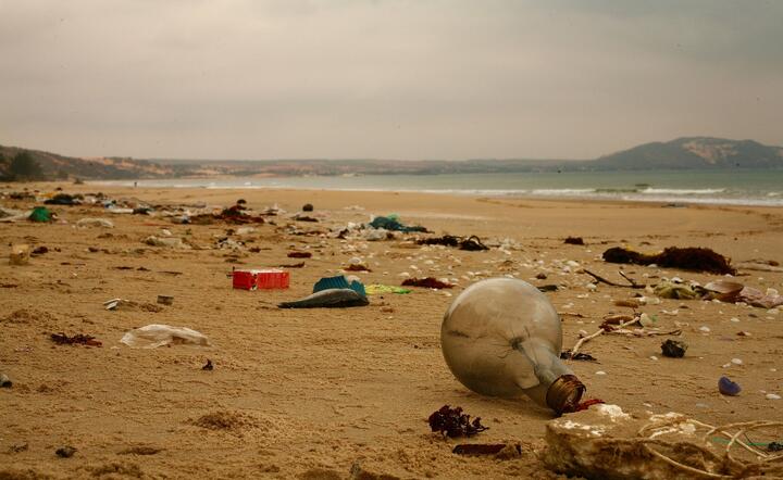 Oszukują podając ilość plastiku w oceanach