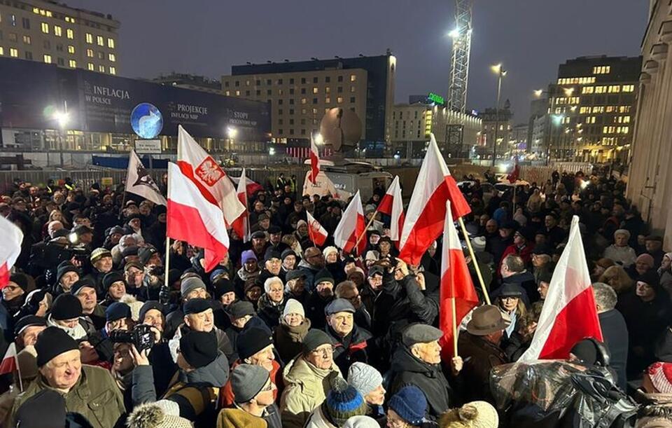 Demonstracja przed siedzibą TVP / autor: wPolsce.pl