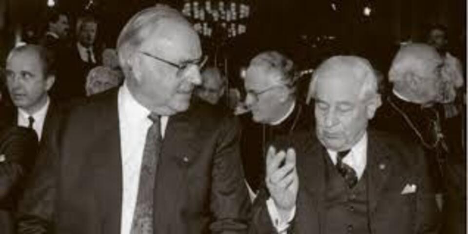 fot. Deutscher Ostdienst: Herbert Czaja (z prawej) z byłym kanclerzem Helmutem Kohlem