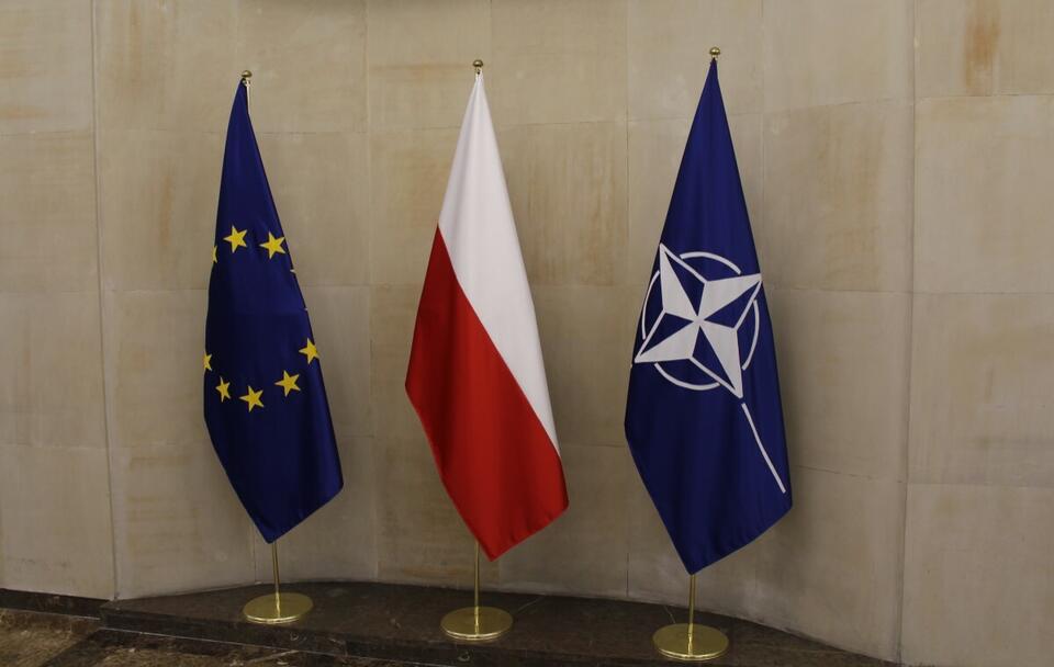 Zdjęcie ilustracyjne/ Flaga UE, Polski i NATO / autor: Fratria