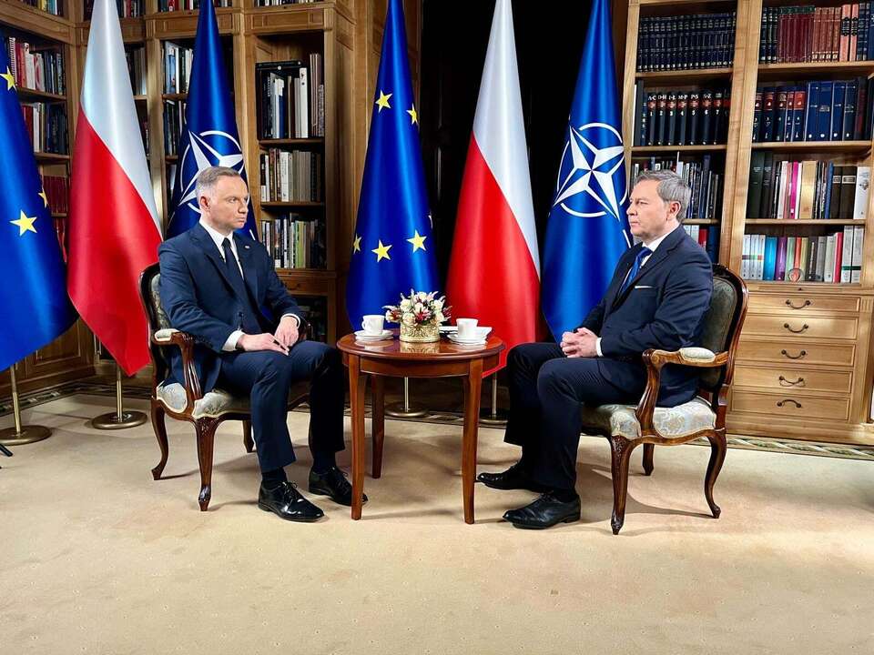 Prezydent Andrzej Duda i red. Michał Adamczyk / autor: Telewizja wPolsce24