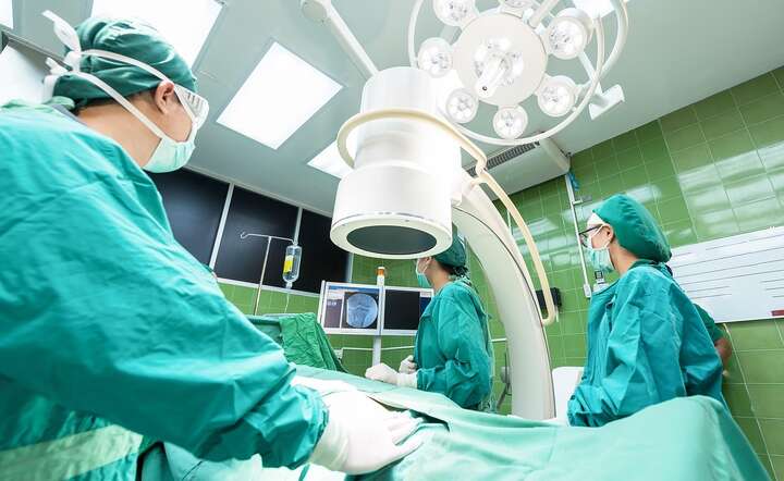 Patologiczne stawki dla lekarzy: 300 tys. zł dniówki
