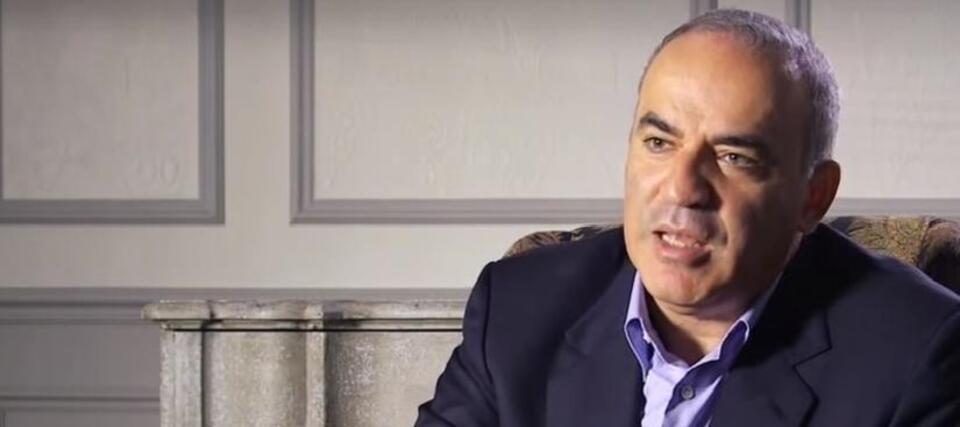 Garri Kasparow / autor: screen YT