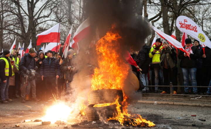 Demonstracja rolników przed KPRM w Warszawie / autor: PAP/Paweł Supernak