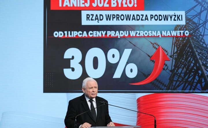 Prezes Prawa i Sprawiedliwości Jarosław Kaczyński wygłasza oświadczenie dla mediów / autor: PAP/Paweł Supernak