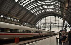 Dworzec w Niemczech (zdj. ilustracyjne) / autor: Pixabay.com/katesssong