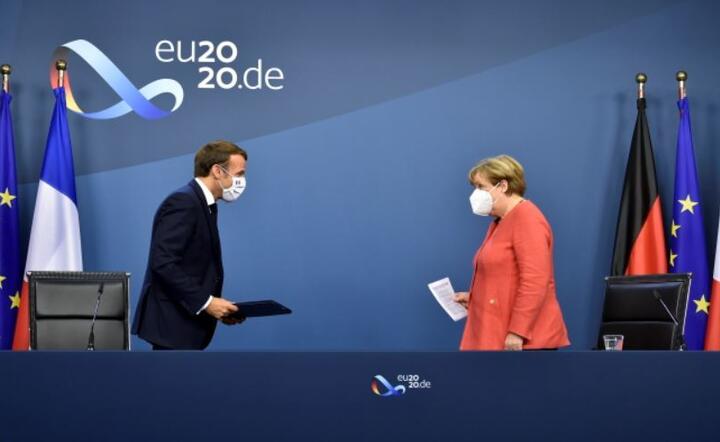 Prezydent Francji Emmanuel Macron i kanclerz Niemiec Angela Merkel  na wspólnej wideokonferencję prasową na zakończenie Rady Europejskiej w Brukseli, 21 bm / autor: PAP/EPA/JOHN THYS / POOL