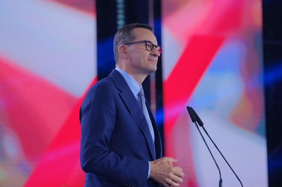 Premier Mateusz Morawiecki podczas konwencji PiS pod hasłem "Bezpieczna Polska", 1 bm. w hali widowiskowo-sportowej "Spodek" w Katowicach. / autor:  PAP/Mateusz Marek