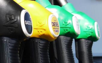 Cena benzyny zbliża się do historycznego dołka
