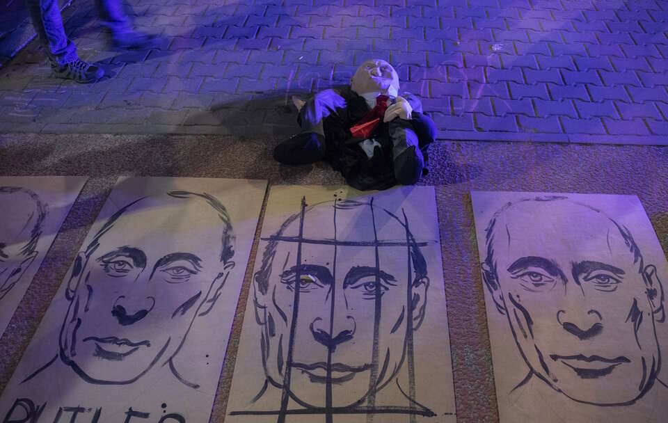 Reżim Putina zamyka w więzieniach protestujących