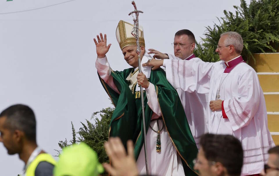 papież Leon XIV / autor: PAP/EPA/FABIO FRUSTACI