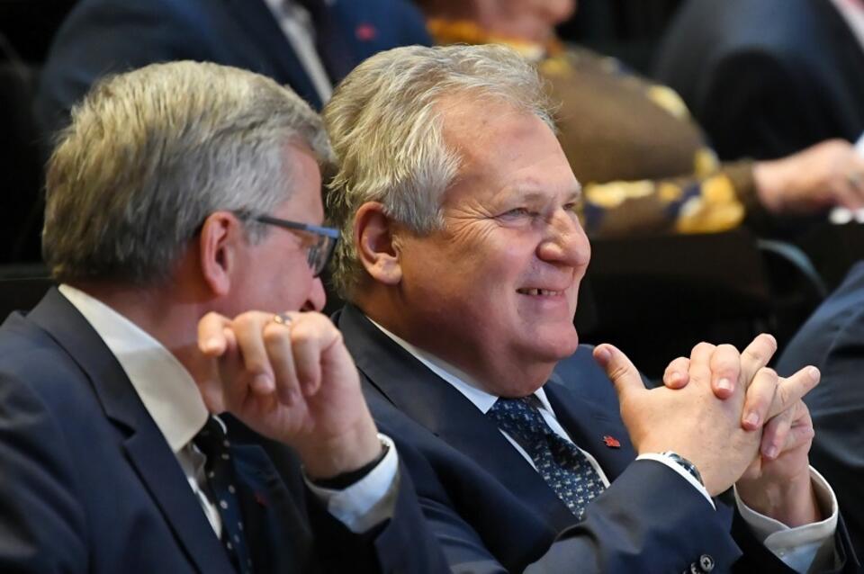 Byli prezydenci Bronisław Komorowski i Aleksander Kwaśniewski / autor: PAP/Adam Warżawa