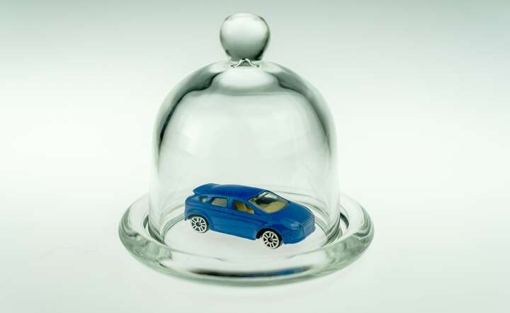 Od maja do października średnia cena polisy OC komunikacyjnego spadła o 7,2 proc. / autor: Fratria / AS