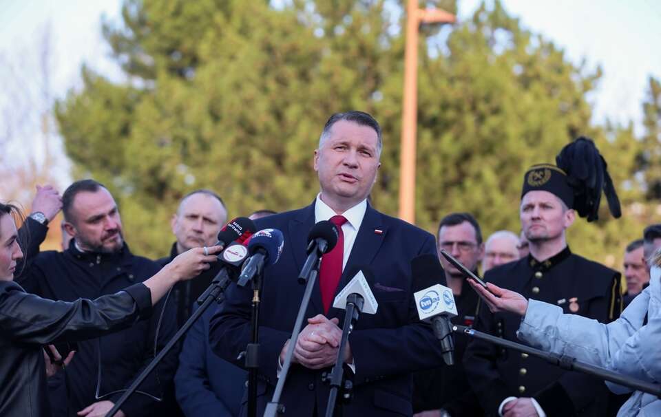 Czarnek żąda od rządu jasnego stanowiska: Wychodzimy z ETS-u!