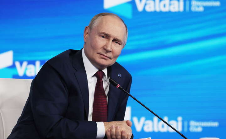 Prezydent Rosji Władimir Putin na obradach Klubu Wałdajskiego w Soczi, 2 października 2025 / autor: PAP/EPA/MIKHAIL METZEL / SPUTNIK 